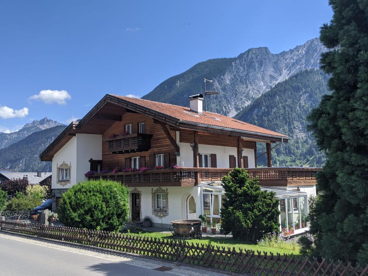 Montahaus Hotel Vandans Bagian luar foto