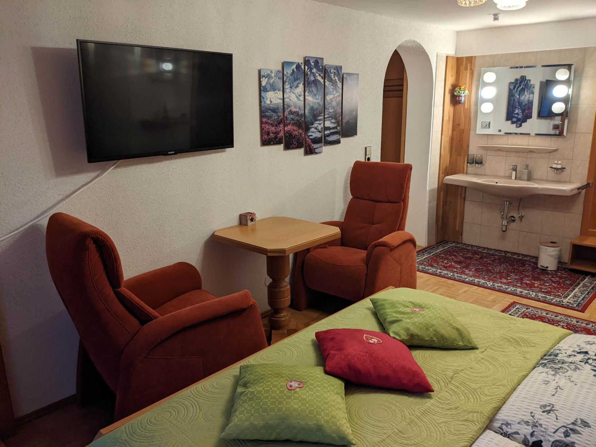 Montahaus Hotel Vandans Bagian luar foto